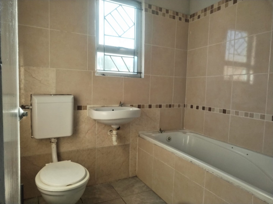 2 Bedroom Property for Sale in Mxolisi Phetani Western Cape